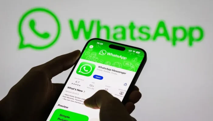 Bagaimana Pesan WhatsApp Terkirim: Dari Gelombang Radio ke Fiber Optik dan Tantangan Keamanannya